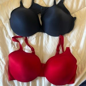 Bundle of Two Maidenform Tee Shirt Bras in 40C